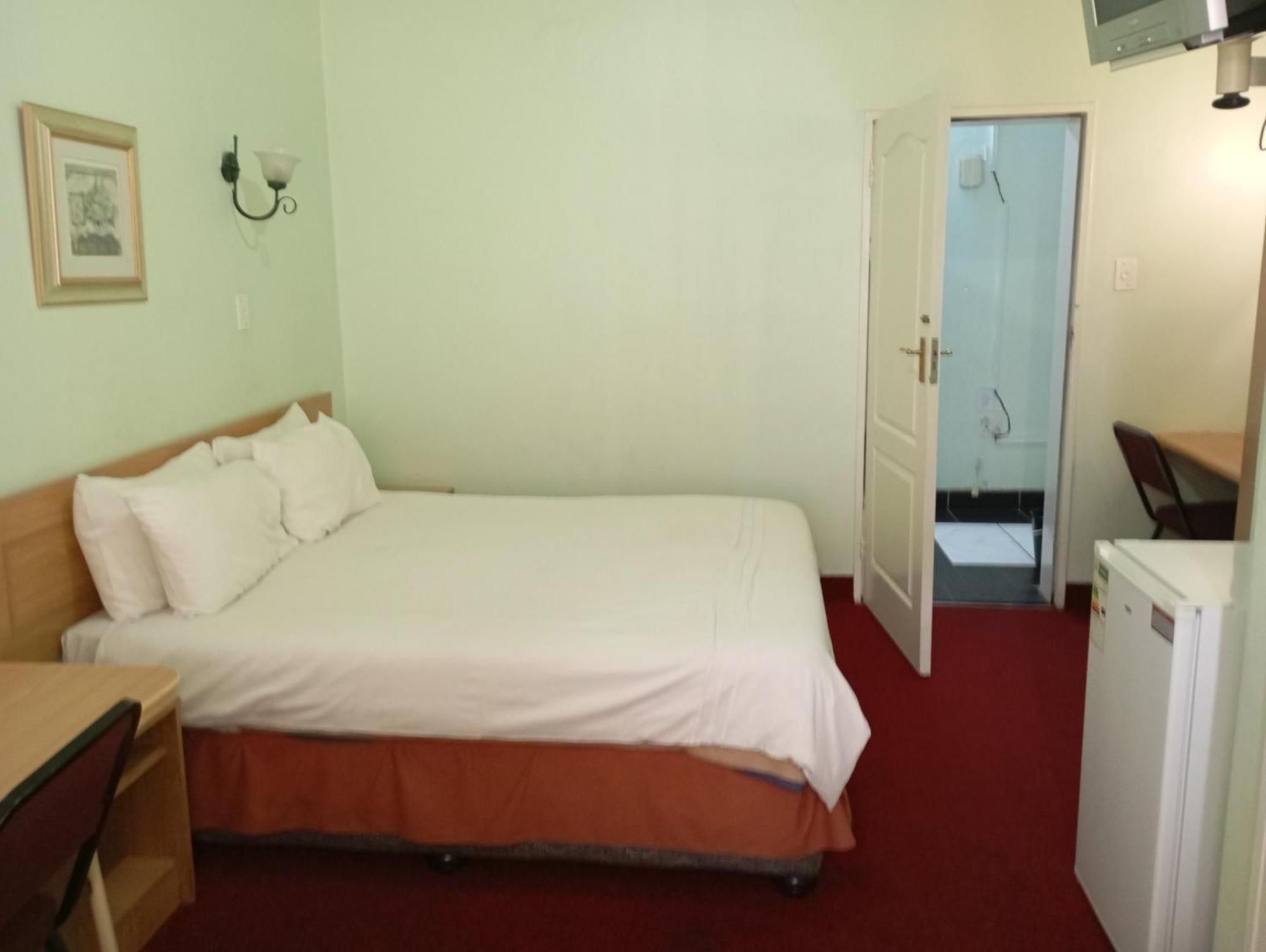 Brackendene Lodge Габороне Екстериор снимка